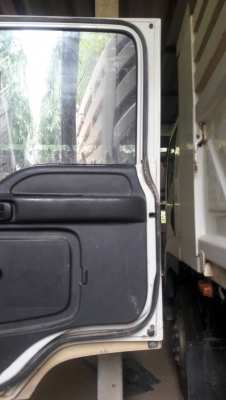 รถอีซูซุ 6 ล้อดั้ม FTR  200 แรงม้า ปี 49.     สนใจติดต่อ  081 - 6079515