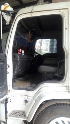 รถอีซูซุ 6 ล้อดั้ม FTR  200 แรงม้า ปี 49.     สนใจติดต่อ  081 - 6079515