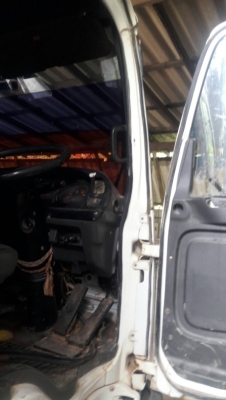 รถอีซูซุ 6 ล้อดั้ม FTR  200 แรงม้า ปี 49.     สนใจติดต่อ  081 - 6079515