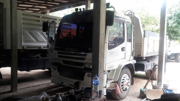 รถอีซูซุ 6 ล้อดั้ม FTR  200 แรงม้า ปี 49.     สนใจติดต่อ  081 - 6079515