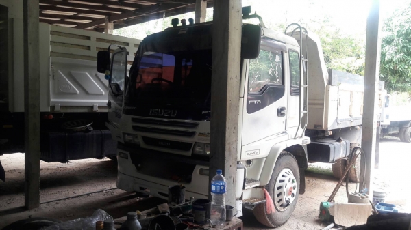 รถอีซูซุ 6 ล้อดั้ม FTR  200 แรงม้า ปี 49.     สนใจติดต่อ  081 - 6079515