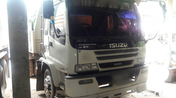 รถอีซูซุ 6 ล้อดั้ม FTR  200 แรงม้า ปี 49.     สนใจติดต่อ  081 - 6079515