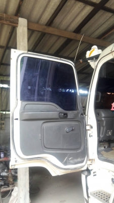 รถอีซูซุ 6 ล้อดั้ม FTR  200 แรงม้า ปี 49.     สนใจติดต่อ  081 - 6079515