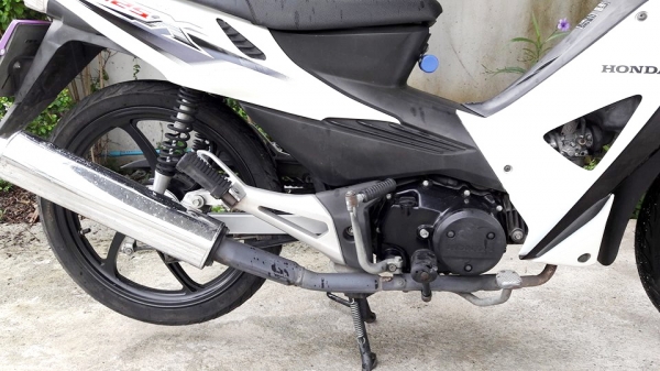 ขาย Honda wave x แท้ สตาร์ทมือ สตาร์ทเท้า ปกติ เครื่องเดิมสนิท ท่อไม่มีควันใหล  ชุดสีเดิม ขาว ดำ วิ่งน้อย 1xxxx โล ล้อแม็กดำ  ยางดอกใช้งานได้อีกนาน  รถบ้าน ทะเบียนไม่ขาดต่อ เล่ม ชุดโอน บัตรประชาชนครบ  รถอยุ่ ถนนสรงประภา แขวงสีกัน เขตดอนเมือง กรุงเทพฯ 1021