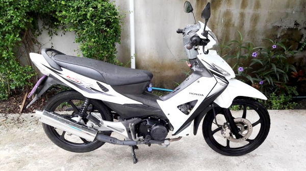 ขาย Honda wave x แท้ สตาร์ทมือ สตาร์ทเท้า ปกติ เครื่องเดิมสนิท ท่อไม่มีควันใหล  ชุดสีเดิม ขาว ดำ วิ่งน้อย 1xxxx โล ล้อแม็กดำ  ยางดอกใช้งานได้อีกนาน  รถบ้าน ทะเบียนไม่ขาดต่อ เล่ม ชุดโอน บัตรประชาชนครบ  รถอยุ่ ถนนสรงประภา แขวงสีกัน เขตดอนเมือง กรุงเทพฯ 1021