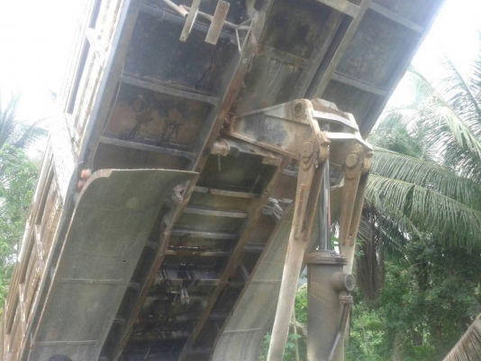 รถมิตซู 10 ล้อดั้ม FN527M - TF  220 แรงม้า. ปี 38.    สนใจติดต่อ  081 - 6079515