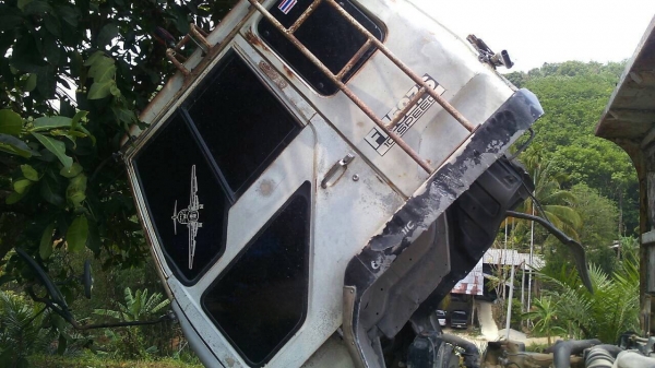 รถมิตซู 10 ล้อดั้ม FN527M - TF  220 แรงม้า. ปี 38.    สนใจติดต่อ  081 - 6079515