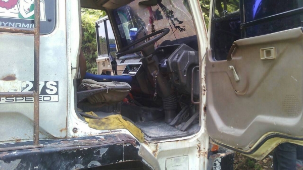 รถมิตซู 10 ล้อดั้ม FN527M - TF  220 แรงม้า. ปี 38.    สนใจติดต่อ  081 - 6079515