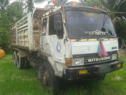รถมิตซู 10 ล้อดั้ม FN527M - TF  220 แรงม้า. ปี 38.    สนใจติดต่อ  081 - 6079515