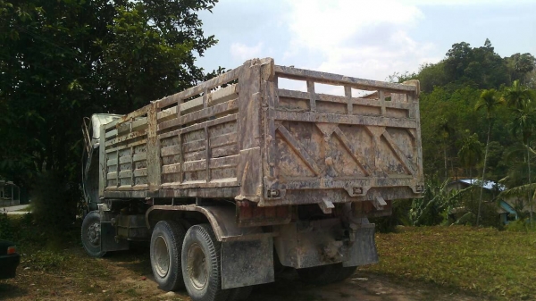 รถมิตซู 10 ล้อดั้ม FN527M - TF  220 แรงม้า. ปี 38.    สนใจติดต่อ  081 - 6079515