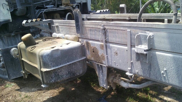 รถมิตซู 10 ล้อดั้ม FN527M - TF  220 แรงม้า. ปี 38.    สนใจติดต่อ  081 - 6079515