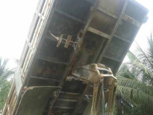 รถมิตซู 10 ล้อดั้ม FN527M - TF  220 แรงม้า. ปี 38.    สนใจติดต่อ  081 - 6079515