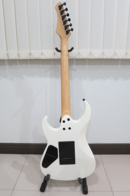 กีต้าร์ไฟฟ้า Perfect ทรงไอบาเนส 24 เฟรต แบบฟรอยด์โรส ของใหม่ รุ่น EG-92 สีขาว ทรงสวย ขายถูก