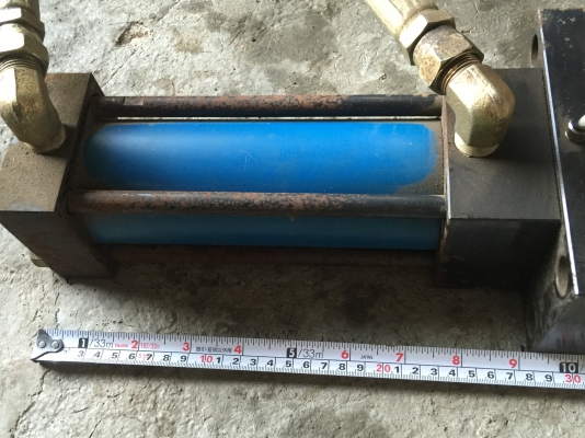 กระบอกไฮดรอกลิก ของญี่ปุ่นระยะเลื่อนเข้า - ออก  25 CM. แกนกระบอกโต 35 มม.