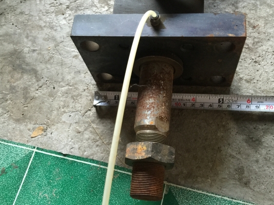 กระบอกไฮดรอกลิก ของญี่ปุ่นระยะเลื่อนเข้า - ออก  25 CM. แกนกระบอกโต 35 มม.