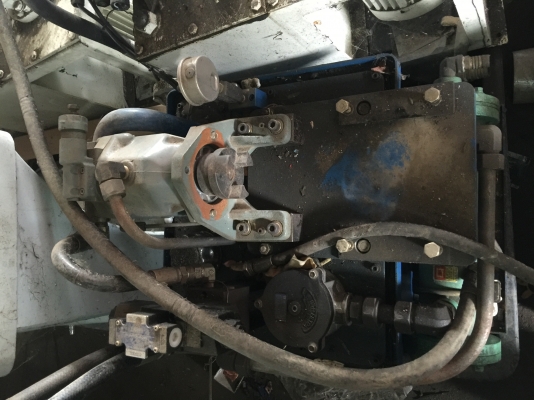 ชุดแม่ปั๊มไฮดรอลิก พร้อมถังเก็บน้ำมันและตัวควบคุมการจ่ายน้ำมัน