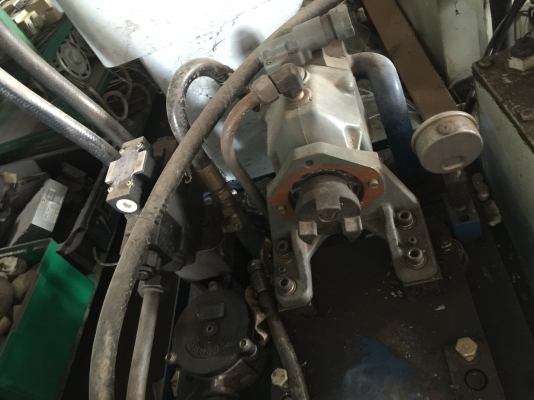 ชุดแม่ปั๊มไฮดรอลิก พร้อมถังเก็บน้ำมันและตัวควบคุมการจ่ายน้ำมัน