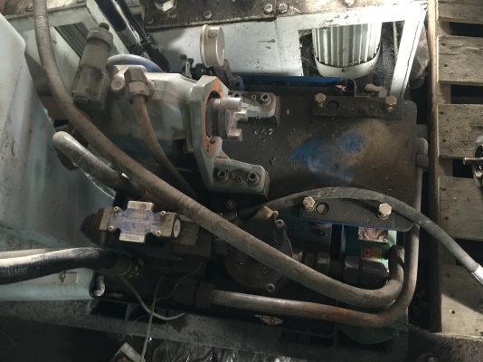 ชุดแม่ปั๊มไฮดรอลิก พร้อมถังเก็บน้ำมันและตัวควบคุมการจ่ายน้ำมัน