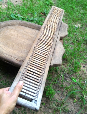 ฟืมไม้ทอเสื่อ ทอสาด ของเก่างานทำมือ งานแปลก ไว้ตกแต่งร้านค้าบ้านเรือน