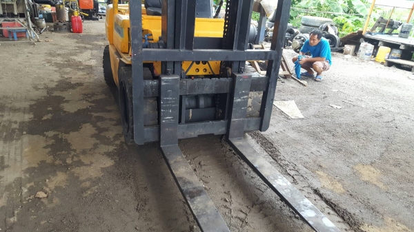 ขายรถยก3ตันKOMATSUรุ่น11เสา4.5เมตร..ยางตัน..รถนอกปั๊มแรงมาก