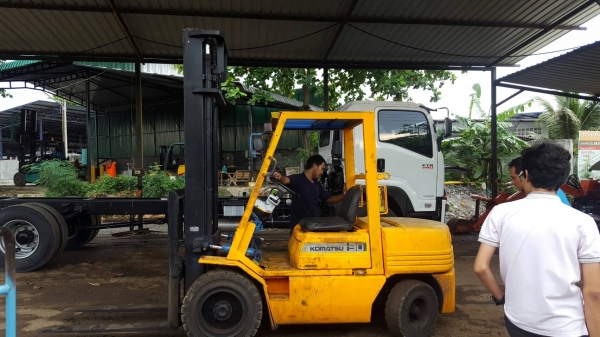 ขายรถยก3ตันKOMATSUรุ่น11เสา4.5เมตร..ยางตัน..รถนอกปั๊มแรงมาก