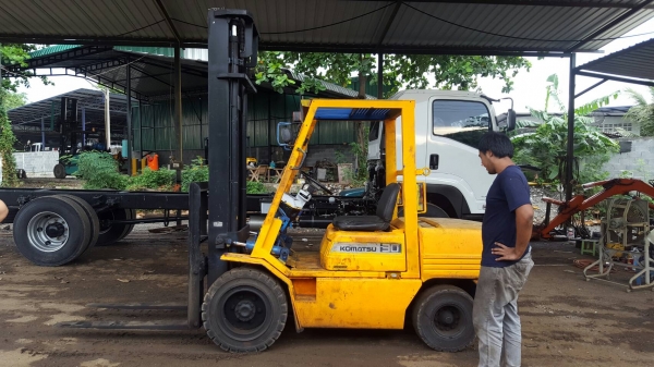 ขายรถยก3ตันKOMATSUรุ่น11เสา4.5เมตร..ยางตัน..รถนอกปั๊มแรงมาก