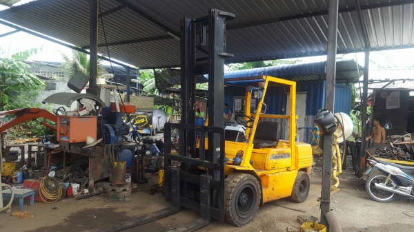 ขายรถยก3ตันKOMATSUรุ่น11เสา4.5เมตร..ยางตัน..รถนอกปั๊มแรงมาก