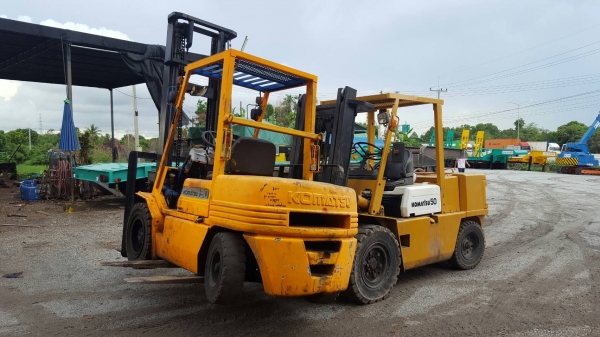 ขายรถยก3ตันKOMATSUรุ่น11เสา4.5เมตร..ยางตัน..รถนอกปั๊มแรงมาก