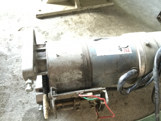 มอเตอร์เกียร์ทดดึงเปิด - ปิด ประตูม้วน ยี่ห้อ TSL ขับโหลดได้ 550 kg.