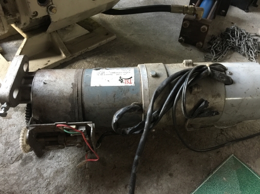 มอเตอร์เกียร์ทดดึงเปิด - ปิด ประตูม้วน ยี่ห้อ TSL ขับโหลดได้ 550 kg.