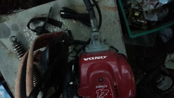 เครื่องตัดญ้าข้ออ่อน honda