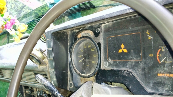 เทเลอร์ Mitsubishi รถเกี่ยวข้าว 1 เพลาด่วนๆ