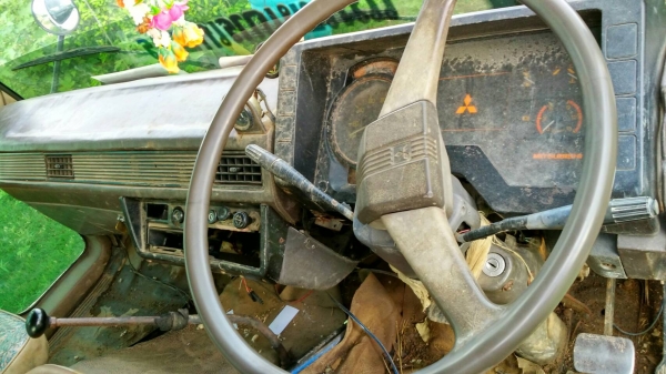 เทเลอร์ Mitsubishi รถเกี่ยวข้าว 1 เพลาด่วนๆ