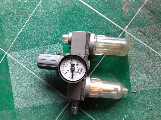 ชุดอุปกรณ์ดักฝุ่นดันน้ำ ยี่ห้อ TAIYO ของญี่ปุ่น , ปรับแรงดันลม , และจ่ายฝอยน้ำมันเข้าระบบลมเพื่อหล่อยลื่น