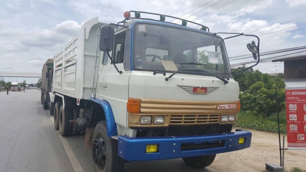 10ล้อ2เพลาดั้ม HINO SUMO FM226 EM100-220 แรง ฝาเหลี่ยม (เครื่อง1M/ใบคุม) เกียร์เดิม ช่วงล่างเดิม คัสซีดี หัวสีใหม่ พาวเวอร์/ทริฟฟี่/สโลวเดิม กระบะดั้มเหล็ก5.80ม. สีใหม่ ยาง65\% รถเก็บงาน พร้อมสีสันใหม่ พร้อมใช้ เล่มฯ ครบ **ขาย HINO FM