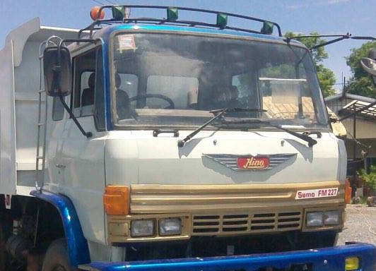 10ล้อ2เพลาดั้ม HINO SUMO FM226 EM100-220 แรง ฝาเหลี่ยม (เครื่อง1M/ใบคุม) เกียร์เดิม ช่วงล่างเดิม คัสซีดี หัวสีใหม่ พาวเวอร์/ทริฟฟี่/สโลวเดิม กระบะดั้มเหล็ก5.80ม. สีใหม่ ยาง65\% รถเก็บงาน พร้อมสีสันใหม่ พร้อมใช้ เล่มฯ ครบ **ขาย HINO FM