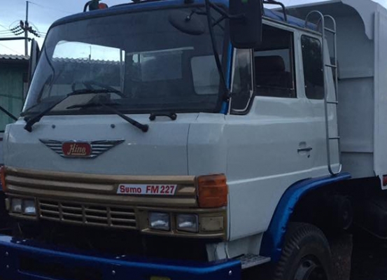10ล้อ2เพลาดั้ม HINO SUMO FM226 EM100-220 แรง ฝาเหลี่ยม (เครื่อง1M/ใบคุม) เกียร์เดิม ช่วงล่างเดิม คัสซีดี หัวสีใหม่ พาวเวอร์/ทริฟฟี่/สโลวเดิม กระบะดั้มเหล็ก5.80ม. สีใหม่ ยาง65\% รถเก็บงาน พร้อมสีสันใหม่ พร้อมใช้ เล่มฯ ครบ **ขาย HINO FM