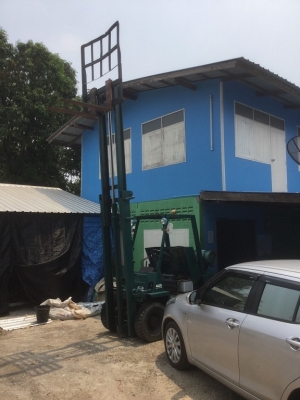 ขายรถยกโคมัสสึ 2.5 ตัน เสาสูง 4 เมตร(ราคา 100,000 บาท) ราคาถูก คุ้มแน่นอน