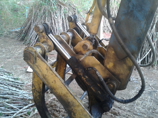 ขายคีบอ้อยคีบหลัง รถไถฟอร์ด อู่ช่างอั๋นไฮดรอลิค