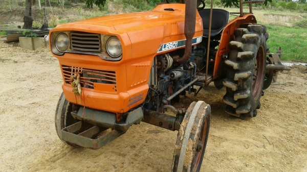 ขายรถไถคูโบต้า L2601 เครื่องแน่น  เกียร์ดี หางยกดี PTO ใช้ได้ดี พร้อมใช้งาน