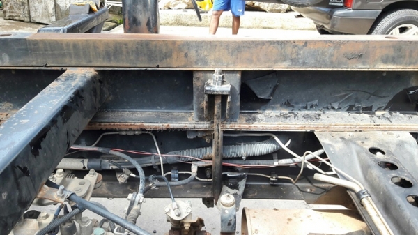 6 ล้อดัมพ์ HINO รุ่น FC9JELA  เครื่อง 175 แรงม้า จดทะเบียนปี 2552