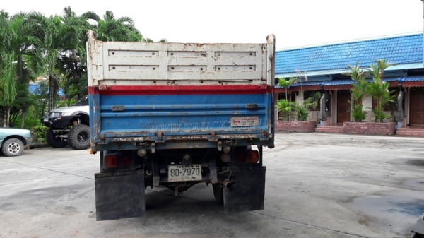 6 ล้อดัมพ์ HINO รุ่น FC9JELA  เครื่อง 175 แรงม้า จดทะเบียนปี 2552