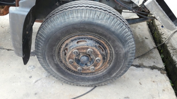 6 ล้อดัมพ์ HINO รุ่น FC9JELA  เครื่อง 175 แรงม้า จดทะเบียนปี 2552