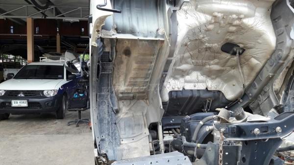 6 ล้อดัมพ์ HINO รุ่น FC9JELA  เครื่อง 175 แรงม้า จดทะเบียนปี 2552