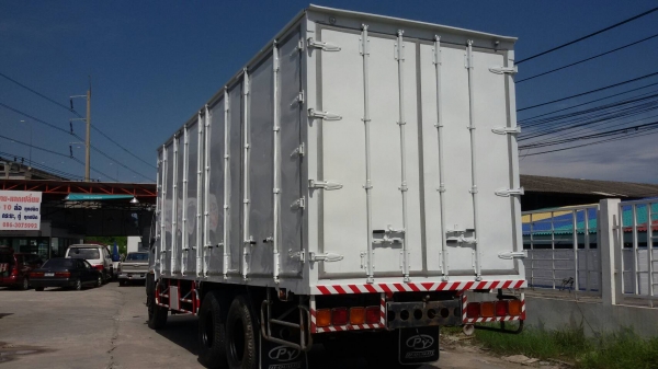 ขาย 10 ล้อ ตู้แห้ง 10 บาน 230 เเรง เทอร์โบ เพลาเดียว เพลาโบกิ้งใหญ่ ยาว 7.70 เมตร ปี 2547 สภาพวสวย พร้อมใช้ สอบถามเพิ่มเติมได้ที่ 081-4825911 คุณพิมพ์ใจ 085-0097969 คุณรุ่ง