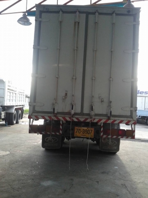 ขาย 10 ล้อ ตู้แห้ง 10 บาน 230 เเรง เทอร์โบ เพลาเดียว เพลาโบกิ้งใหญ่ ยาว 7.70 เมตร ปี 2547 สภาพวสวย พร้อมใช้ สอบถามเพิ่มเติมได้ที่ 081-4825911 คุณพิมพ์ใจ 085-0097969 คุณรุ่ง