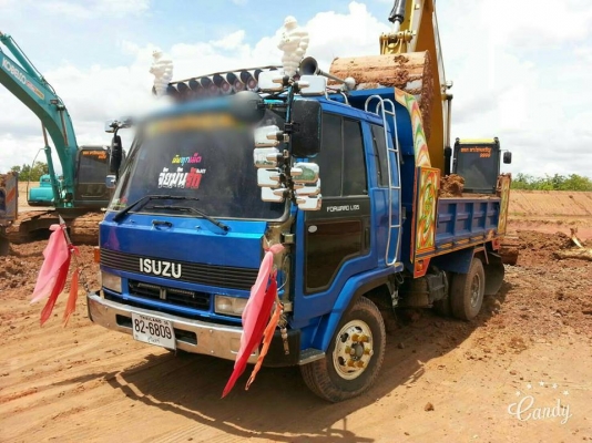 ขายรถ6ล้อ ดั้มร็อกกี้195แรง พ.เพาเวอร์ เบรกทิฟฟี่ ภายในสวย แอร์เย็น ยาง825 ขอบ16 รถสวยสภาพดี เอกสารเล่มทะเบียนพร้อมโอน ราคา670,000 สนใจโทร 090-8588220คุณนะ 093-3258446คุณบิว หรือเข้าดูสินค้าอื่นๆได้ที่ www.narong2truck.com www.truck.in.th/498 หรือเพจFaceb