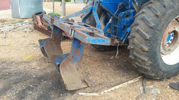 ผานยกร่อง ระเบิดดินดาน รถไถฟอร์ด