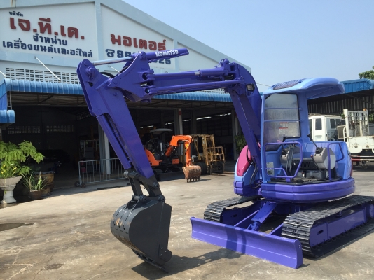 รถขุด Komatsu PC50UU-2E มือสองนำเข้าจากญี่ปุ่น ทำสีใหม่ พร้อมใช้งาน
