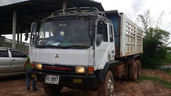 ขายด่วน MITSUBISHI FN527MA  สภาพพร้อมใช้งาน 10 SPEED  เครื่องเกียร์ดี ยางพร้อมใช้งาน เอกสารเล่มทะเบียน